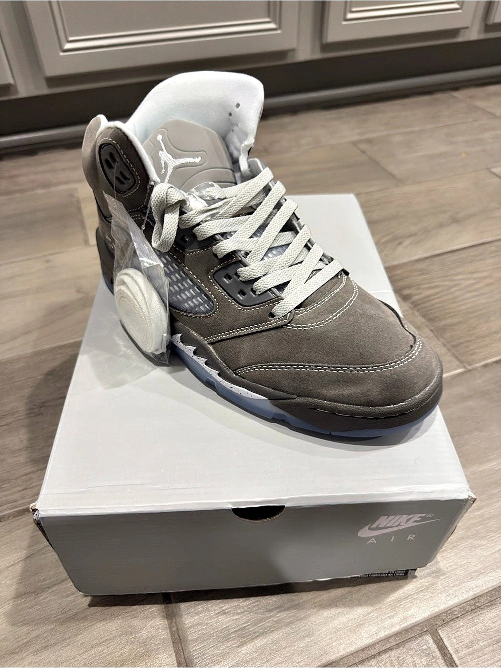 Jordan 5 Retro High-Top Sneakers Gray & White US 10 NWT